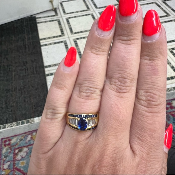 18k Yellow Gold Diamond & Sapphire Ring - Picture 7 of 10